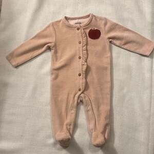 Chick Pea Baby Girl Pink Ribbed Apple Patch Footed Sleeper size 3-6 month